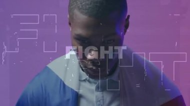 Tasmalı gömlekli bir adam arka planda, teknoloji için neon arıza çizgisi gösteriyor. Portre, fütürizm, canlı, dijital, kenar, gececi, dalgın