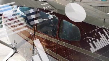 Uçak gövdesi, arttırılmış gerçeklik örtülerini 3 boyutlu olarak gösteriyor, perçin, budama, veri çubukları sergiliyor. Havacılık, teknoloji, yenilik, kokpit, veri görselleştirme, endüstri, zarafet