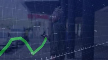 Erkek işletme yöneticisi şehir caddesinde yürüyor, evrak çantası taşıyor, animasyon yeşil finans çizelgesi gösteriyor. Kentsel, finans, profesyonel, analitik, modern, yatırım, büyüme