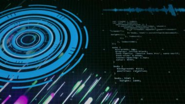 Karanlık şebekeye dijital HUD monte ediliyor, mavi halkalar dönüyor, kod akışı, dalga biçimi darbesi. Futuristik, teknoloji, arayüz, veri görselleştirme, siber, yenilik, dijital