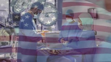 Tıbbi ekip ameliyathanede enstrüman dağıtıyor. Animasyon Amerikan bayrağı sergiliyorlar. Cerrahi, takım çalışması, klinik, meslek, hastane, hassasiyet, kısır