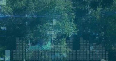 Yüzen yarı şeffaf çubuk grafikleri ve düz dizayn panellerini gösteren çimenli açıklık. Doğa, teknoloji, yenilik, veri görselleştirme, açık hava, gelecekçilik, dijital