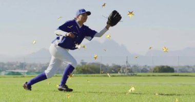 Kadın beyzbol oyuncusu pazarlama için çimlere daldı, altın yıldızlı grafiklerle. Sporcu, spor, aksiyon, açık hava, momentum, dinamik, rekabet