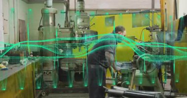 Holografik grafik grafik takip akışına sahip teknoloji atölyesinde çalışan makinist. Sanayi, üretim, kesinlik, mühendislik, otomasyon, ekipman, alet