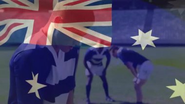 Rugby takım arkadaşları spor sahasında antrenman yapıyor ve çığlık atıyorlar. Canlandırılmış Avustralya bayrağını gösteriyorlar. Sporcular, takım ruhu, açık hava, dinamik, rekabetçi, enerjik, stadyum