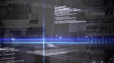 Sanal veri arayüzünü araştıran veri analisti, ikili akımlar ve yüzen sayısal etiketlerle birlikte. Dijital, teknoloji, fütüristik, soyut, yenilik, ağ, siber