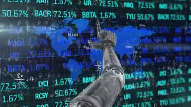 Karanlık ızgara üzerinde parlayan mavi dünya haritası silueti, neon borsa saatleri ve denklemlerle birlikte. Teknoloji, veri görselleştirme, fütüristik, analitik, finans, dijital, yenilik