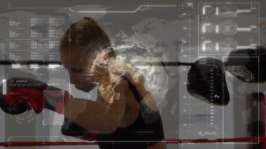 Dişi boksör iç halkayı yumrukluyor, fitness teknolojisi HUD performans ölçümlerini örtüyor. Sporcu, dövüş, fitness, eğitim, rekabet, dijital arayüz