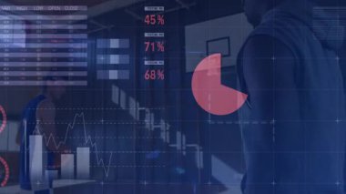 Spor salonunda ağırlık kaldıran iki adam dünya haritası ve grafikleriyle animasyon fitness verileri sergiliyor. Eğitmen, dayanıklılık, analitik, veri görselleştirme, güç, teknoloji, ilham