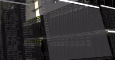 3D raf donanımı üzerinde yüzen yarı şeffaf terminal penceresi kod çizgileri ve sarı LED 'leri gösteriyor. Teknoloji, siber güvenlik, veri altyapısı, dijital, modern, endüstriyel, otomasyon