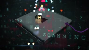 3D yarı şeffaf asma kilit simgesi karanlık ızgara matriksi içinde yüzüyor, mor ok kodda zikzak çiziyor. Siber güvenlik, şifreleme, dijital, geleceksel, teknoloji, güvenlik, veri koruması