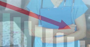 Klinikte mavi pano tutan sağlık hemşiresi, bar çizelgesi, çizgi grafiği, kırmızı ok. Tıbbi profesyonellik, veri analizi, klinik çevre, sağlık analitiği, takım çalışması, modern tasarım, sağlık sektörü