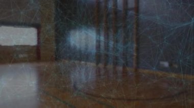 Spor analitik ağının üst üste bindiği iki bayan takım arkadaşı jimnastik kortunda top sürüyor. Atletizm, takım çalışması, fitness, hareket, egzersiz, rekabet, spor giyim