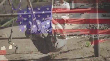 Açık hava fitness kursunda halat engelini aşan katılımcı, animasyon ilerleme çizelgesiyle örtüşüyor. Macera, dayanıklılık, meydan okuma, motivasyon, eğitim, açık hava, dayanıklılık