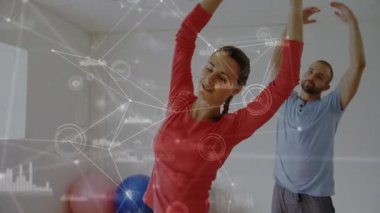 Çift egzersiz köşesinde ağ hatları, veri düğümleri ve sağlık grafikleriyle performans sergiliyor. Fitness, sağlık, teknoloji, bağlantı, ev çalışması, aktif yaşam tarzı, dijital arayüz