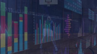 Sahaya serbest atış yapan bayan basketbolcu spor verilerini çizelge ve tablolarla gösteriyor. Atletizm, veri görselleştirme, spor teknolojisi, fitness, performans, dijital, aktif giyim