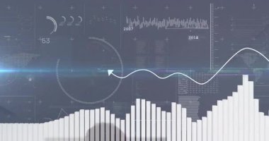 Klinikteki hasta analizlerini inceleyen tıp uzmanları bar çizelgeleri ve dünya haritasını gösteriyorlar. Sağlık, teletıp, veri analizi, dijital arayüz, işbirliği, klinik, teşhis