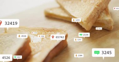 Kesme tahtasının üzerinde duran üçgen tost dilimleri simgelerin altında nişan ölçümlerini görselleştiriyor. Gıda sunumu, teknoloji entegrasyonu, veri görselleştirme, modern tasarım, aşçılık sanatı, dijital arayüz, gurme
