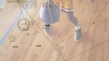 Genç erkek sporcu sahada mavi basketbol topu sürüyor, teknoloji ağı düğümleri ve veri grafikleriyle. Atletik, spor, dijital, fütürist, enerji, rekabet, takım çalışması