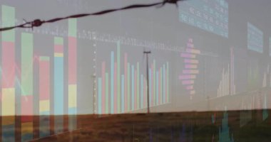 Yenilenebilir enerji verileri, günbatımında rüzgar türbininin silueti üzerinde 2D grafiklerle görselleştiriliyor. Sürdürülebilirlik, temizlik enerjisi, çevre, analitik, teknoloji, manzara, ilerleme