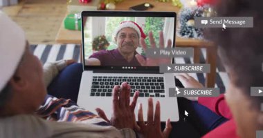 Aile üyeleri oturma odasında el kaldırıyor. Teknoloji aramasını hediye ve tebliğlerle yapıyorlar. Teknoloji, kutlama, bağlantı, sıcaklık, şenlik, iletişim, modern