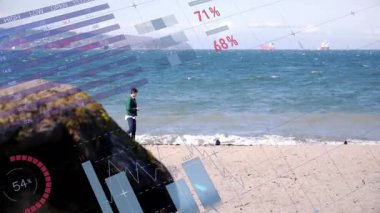 Adam telefon verileriyle kumlu sahilde yürüyor turta grafikleri ve çubukları düz dizaynla örtüyor. Deniz kenarı, macera, teknoloji, veri görselleştirme, doğa, keşif, sakinlik