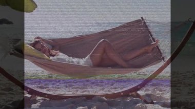 Sahilde hamakta uzanan bir kadın canlandırılmış güneş simgesini ve seyahat haritasını gösteriyor. Rahatlama, rahatlama, açık hava, kıyı, huzur, tatil, boho