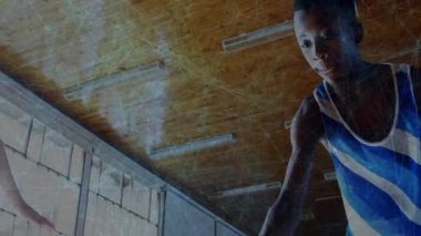 Ahşap zeminde başını eğen genç çocuk, iç tasarım için yüzen mobilya ikonları sergiliyor. Düşünce, iç gözlem, minimalist, modern, dinginlik, gençlik, iç mekan