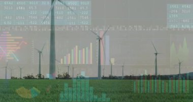 Rüzgar türbini kulesi, yeşil alanın üzerine şeffaf çizelgeler, grafikler ve pasta grafikleri yansıtıyor. Yenilenebilir, sürdürülebilirlik, teknoloji, analitik, çevre dostu, gelecekçi, bilgi