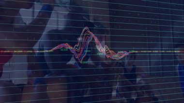 Basketbol takım arkadaşları saha kenarında oturuyorlar ve teknik performans ölçüm çizelgesi gösteriyorlar. Sporcular, fitness, takım çalışması, dayanıklılık, spor, rekabet, hareket