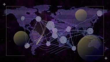 Karanlık arayüzde titreşen küresel ağ görselleştirme, mor harita noktalarını mavi çizgilerle birleştiriyor. Teknoloji, bağlantı, veri, yenilik, dijital, ağ, fütürist