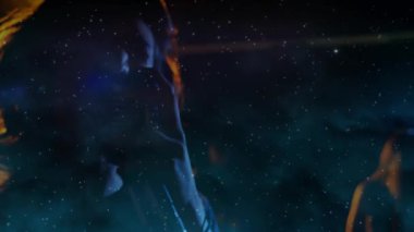 Erkek silueti teknoloji evreninde hareket ediyor, animasyon nebula oluşumları ve parıldayan merceklerle. Astronomi, bilim kurgu, fütüristik, kozmik, dijital sanat, macera, keşif