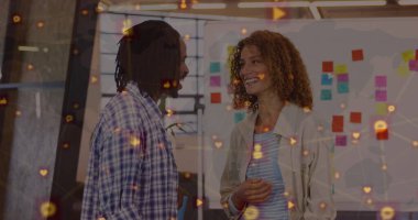 Çeşitli iş adamları üzerinde finansal veri işleme görüntüsü. global business, finans, data işleme ve dijital arayüz kavramı dijital olarak oluşturuldu.