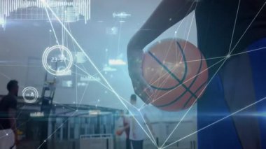 Şehir basketbolu eğitimi açık sahada canlandırılıyor, oyuncu simgeleri ve ağ örtüleriyle. Atletizm, takım çalışması, fitness, teknoloji, sokak, aktif, performans