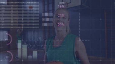 Basketbolu elinde tutan bayan sporcu, dünya haritası ve haritalarıyla spor teknolojisi sergiliyor. Atletizm, zindelik, güç, veri görselleştirme, yenilik, sağlık, eğitim