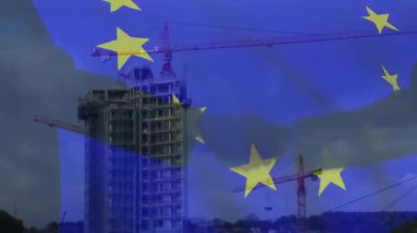 Kentsel inşaat sahasının üzerine düşen AB bayrağı ve Avrupa 'nın desteğini simgeleyen kayan yıldızlar. Kentsel, gelişim, altyapı, sanayi, mimari, ilerleme, mühendislik