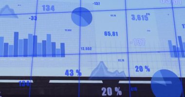 Trafik analizi için otobüs geçişi sırasında veri akışı üzerine şeffaf güncelleme ölçümleri. Veri görselleştirme, dijital ekran, kentsel çevre, bilgi grafikleri, hareket grafikleri, trafik analizleri, modern teknoloji