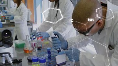 Laboratuvar moleküler örtüsü, örnek hazırlama için tüpleri dolduran ve reaktörleri dolduran bilim adamlarına rehberlik eder. Araştırma, yenilik, kesinlik, teknoloji, işbirliği, eğitim, deney