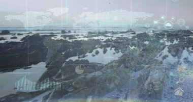 Yarı saydam UI örtüsü kayalık gel-git havuzlarının üzerinde kayboluyor, nabız çizelgeleri ve simgeler canlı verileri canlandırıyor. Deniz manzarası, deniz manzarası, teknoloji, analiz, görselleştirme, dijital, manzara