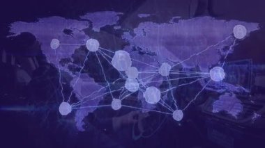 şeffaf teknoloji, titreşimli Avrupa düğümlerini ve ağ büyümesini gösteren küresel düğümleri örtüyor. Dijital, bağlantı, fütüristik, küresel, ağ, siber, soyut