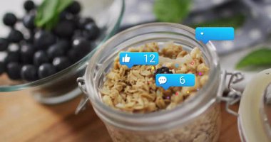 Kavanozun üstünde canlandırma simgeleri parıltılı sayımlarla, kayarak, görselleştirmek için kayboluyor. Besin, sağlık, doğal, kırsal, canlı, estetik, sağlık