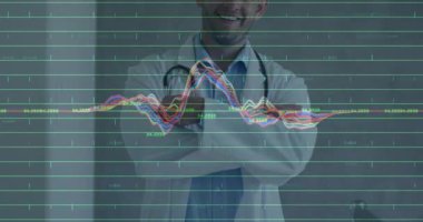 Doktor, yarı şeffaf şebeke arka planında ortaya çıkan animasyon dalgaboyu ile hasta verilerini analiz ediyor. Tıbbi, teknoloji, veri, sağlık, bilimsel, profesyonel, dijital