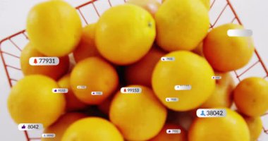 Kırmızı sepette portakalların üzerinde beliren uyarı rozetleri çoğalıyor, kümeleniyor, azalıyor. Sosyal medya, katılım, dijital pazarlama, canlılık, minimalizm, istifleme, taze üretim