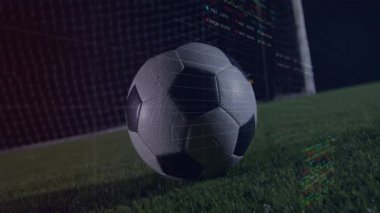 Erkek oyuncu topa vuruyor veriler sönüyor ve stadyum ışıkları altında yörüngeyi haritalıyor. Atletizm, teknoloji, analitik, spor bilimi, performans, hareket, rekabet