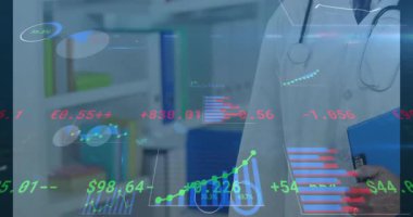 Mali tabloların örtüşmesi. Sonra da erkek doktorun gerçek zamanlı tarama yapması. Analizler, yenilik, profesyonel, veri görselleştirme, sağlık, dijital, teknoloji