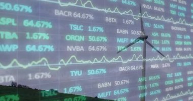 Türbin yavaşça dönerken, canlı çıktıyı görselleştirirken, görünüm ve veri değerleri güncelleniyor. Yenilenebilir, sürdürülebilirlik, çevre dostu, teknoloji, enerji, çevre, verimlilik