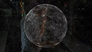 Dijital küre oluşuyor ve veri bağlantılarını görselleştirirken çalışandan önce teknoloji merkezinde dönüyor. Teknoloji, yenilik, ağ oluşturma, fütürist, veri, siber güvenlik, bağlantı