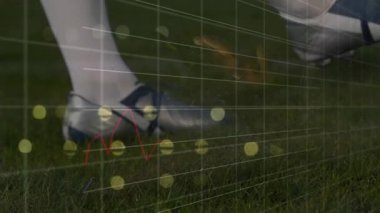 Oyuncunun kramponunun futbol topuyla temas kurması, 3D ızgara ve görüntü ölçümlerini görüntülemek için veri noktaları ortaya çıkıyor. Spor, analitik, performans, teknoloji, eğitim, biyomekanik, hareket