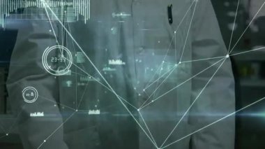 Kıdemli bilim adamı titreşimli ağa tepki veriyor ve teknik analiz için araklama hareketleri kullanıyor. Teknoloji, yenilik, fütürizm, veri görselleştirme, dijital arayüz, bilimsel araştırma, yüksek teknoloji