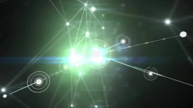 Yumuşak titreşimli düğüm, kıvılcım saçan ağ büyümesi, yeşil-mavi fişekler kayıyor, patlayan ağ ortaya çıkıyor. Gelecekçi, soyut, bağlantı, teknoloji, dijital, neon, siber